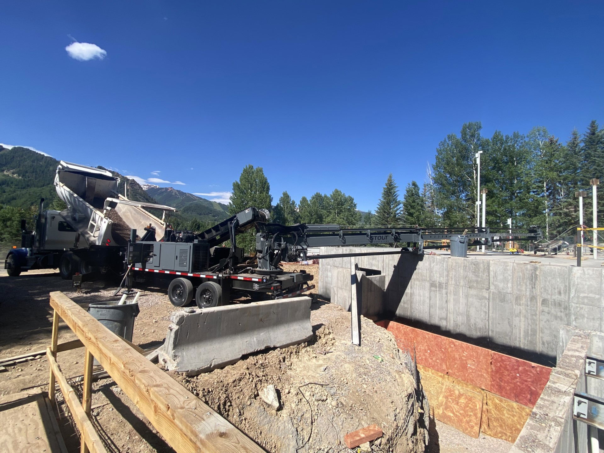 Gray Stout TC-50 Conveyor Belt with Truck in action