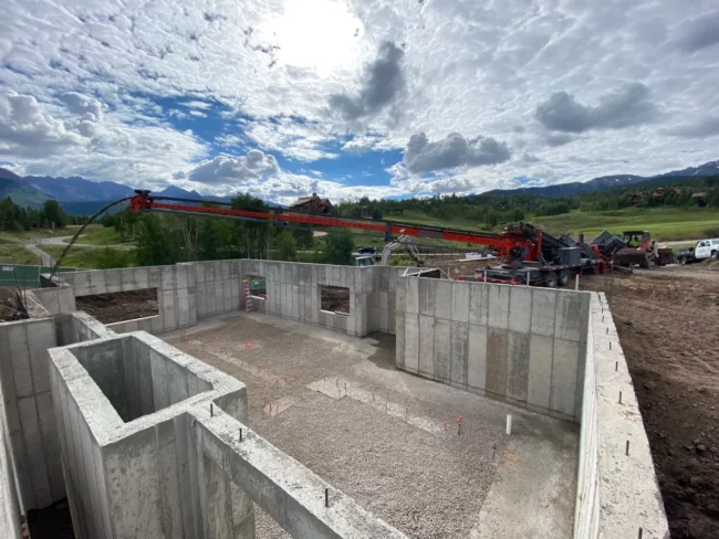 Stout concrete conveyor showing advantages by pouring in different directions and extended lengths